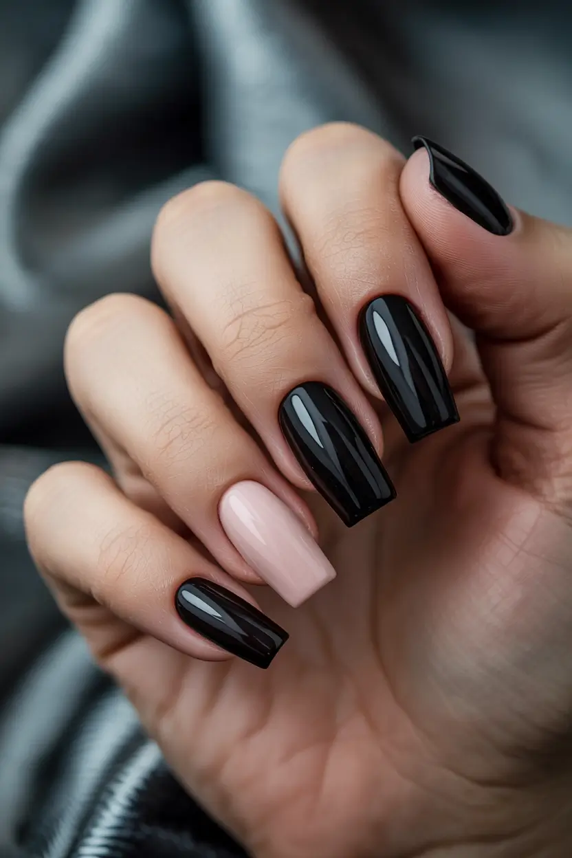 winter-nails-colors-2025-acrylic-black-nude