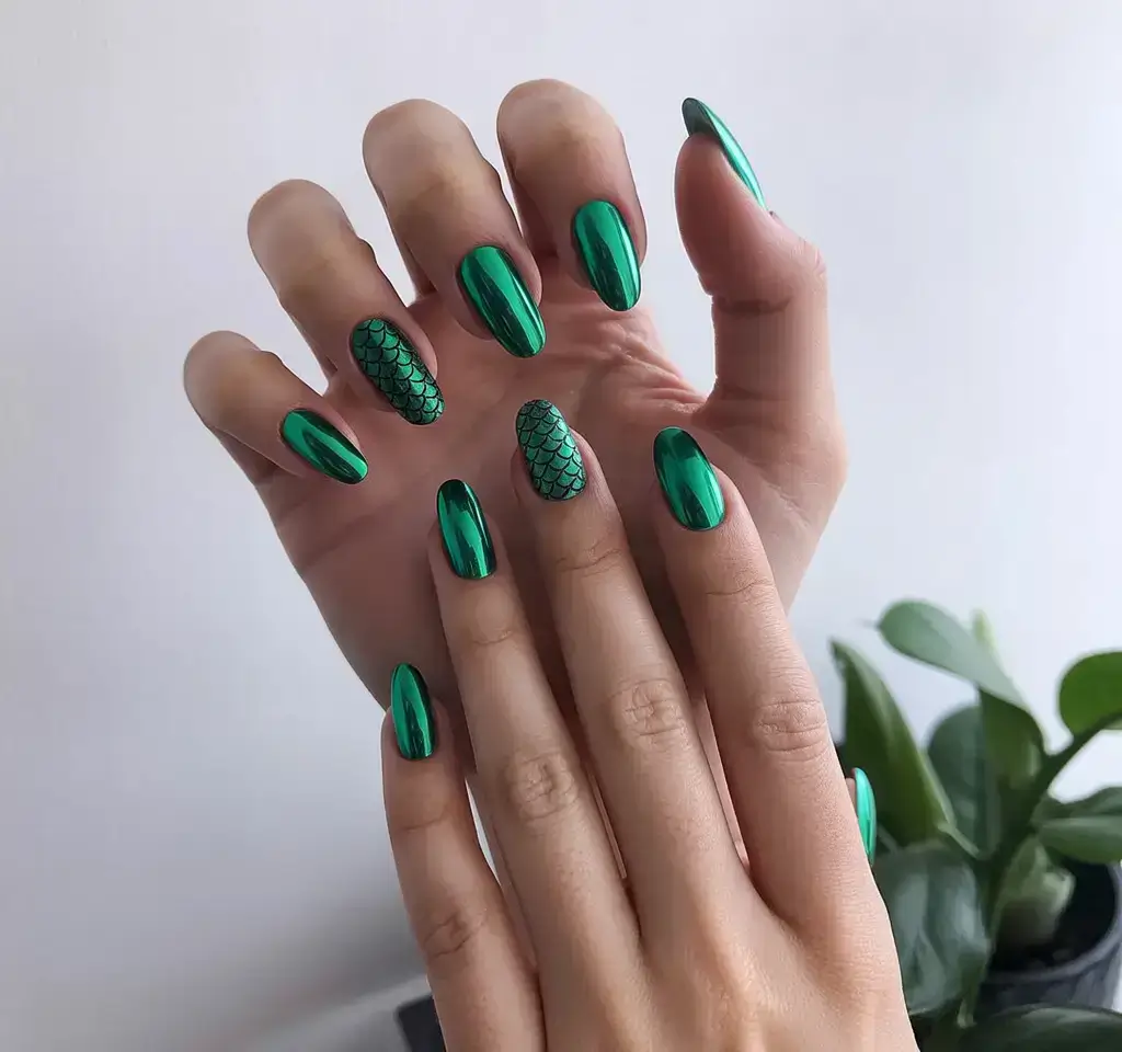 green christmas nails simple Chrome Emerald Allure