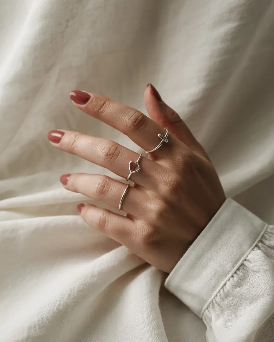 short winter nails cinnamon minimalism