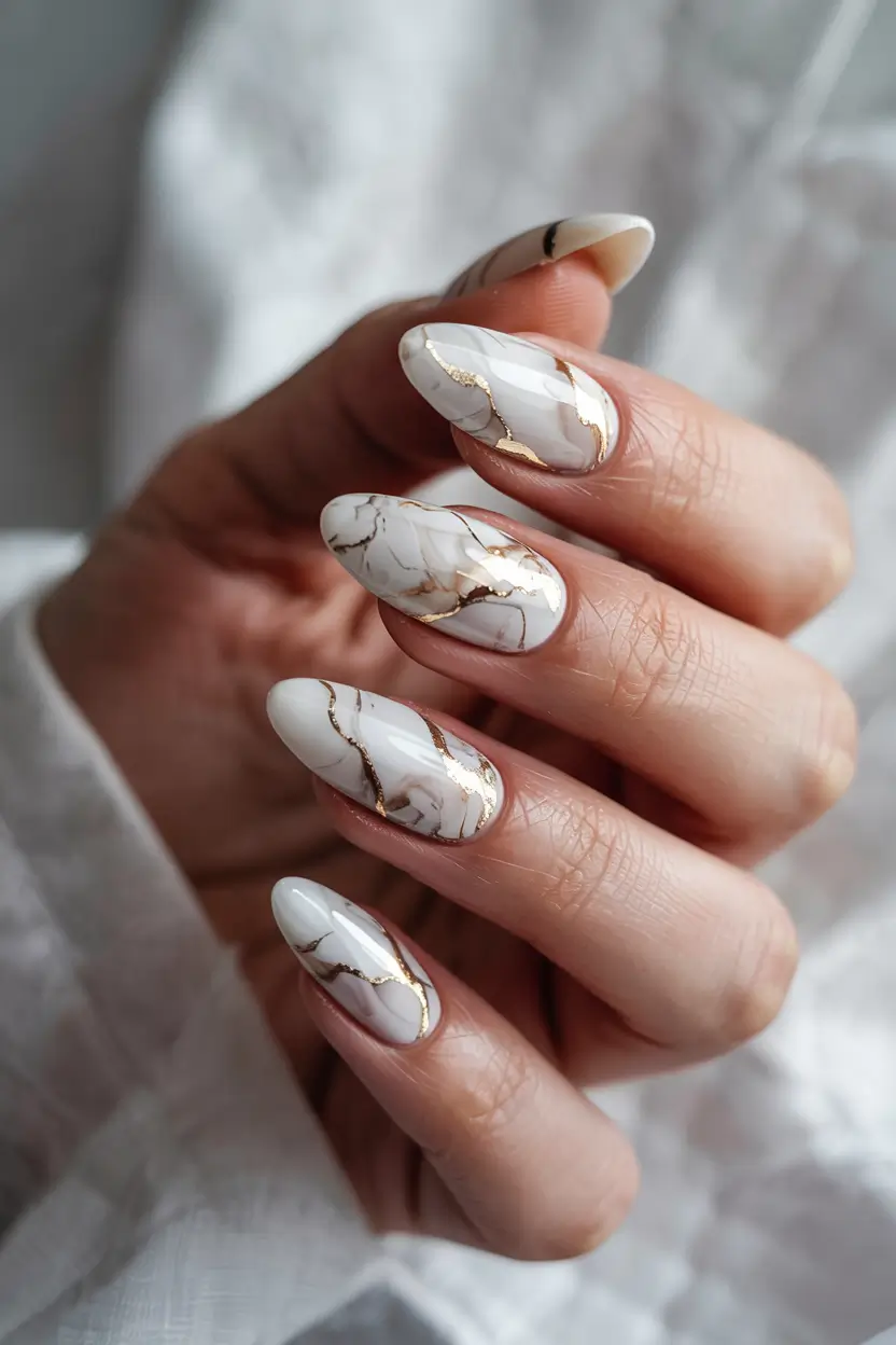 winter nails design ideas 2025 Marble Luxe in White and Gold
