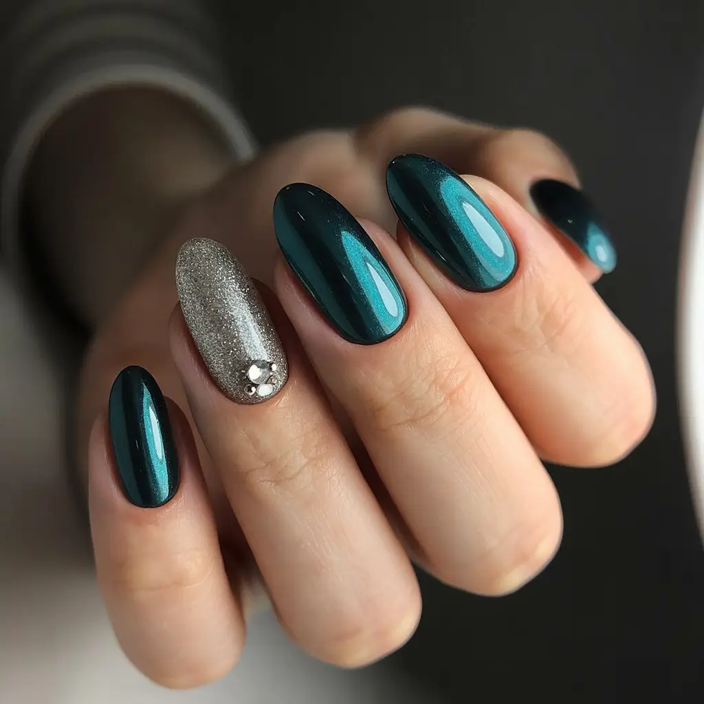 green nails 2026 Emerald Night Accent Sparkle