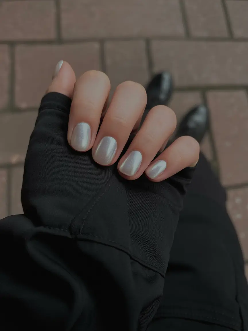 summer short nail inspo 2026 Soft Chrome Pearl Short Nails
