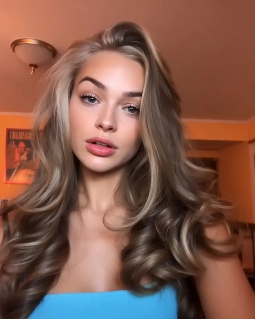 summer hair color for tan skin women 2026 beige brunette highlights