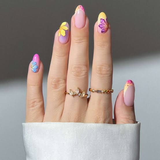 Medium Almond 3D Butterflies And Florals Medium Almond 3D Butterflies And Florals — 3D Nails Art Ideas