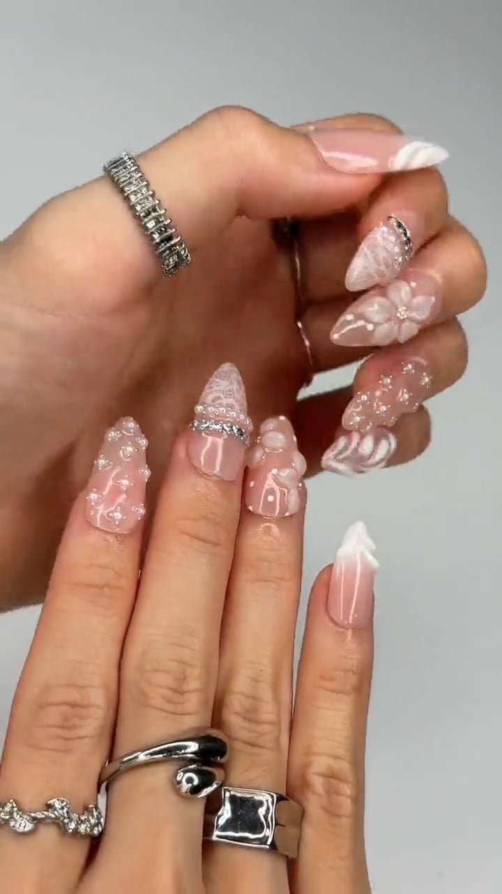 Medium Almond Bridal 3D Art Medium Almond Bridal 3D Art — 3D Nails Art Ideas