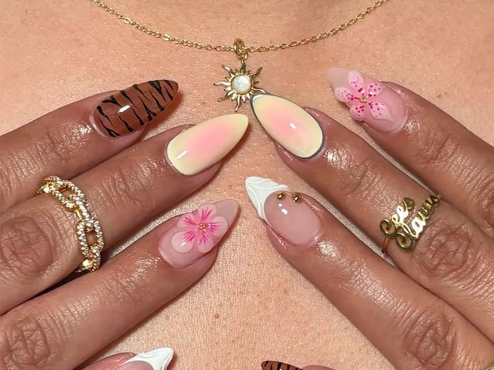 Mixed Lengths 3D Flowers And Ombre Mixed Lengths 3D Flowers And Ombre — 3D Nails Art Ideas