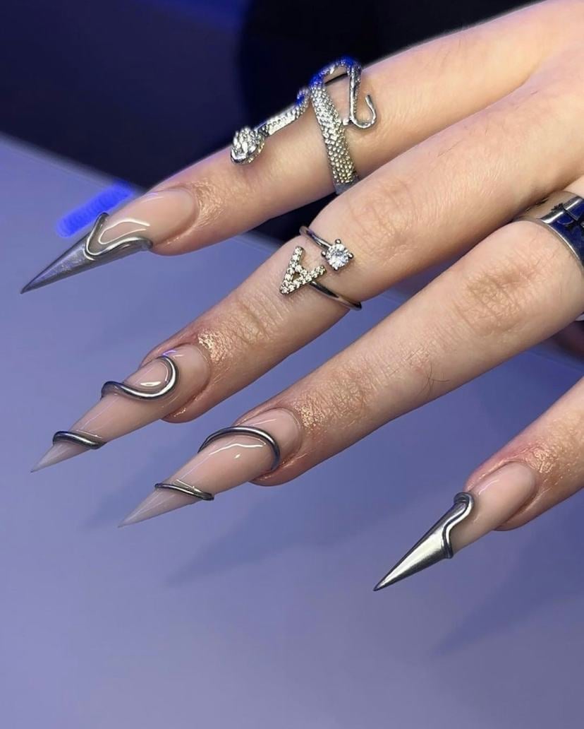 Medium Sharp Nails With 3D Chrome Effect Medium Sharp Nails With 3D Chrome Effect — 3D Nails Art Ideas
