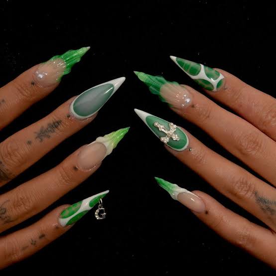 Extra Long Stiletto Green Spikes Extra Long Stiletto Green Spikes — 3D Nails Art Ideas