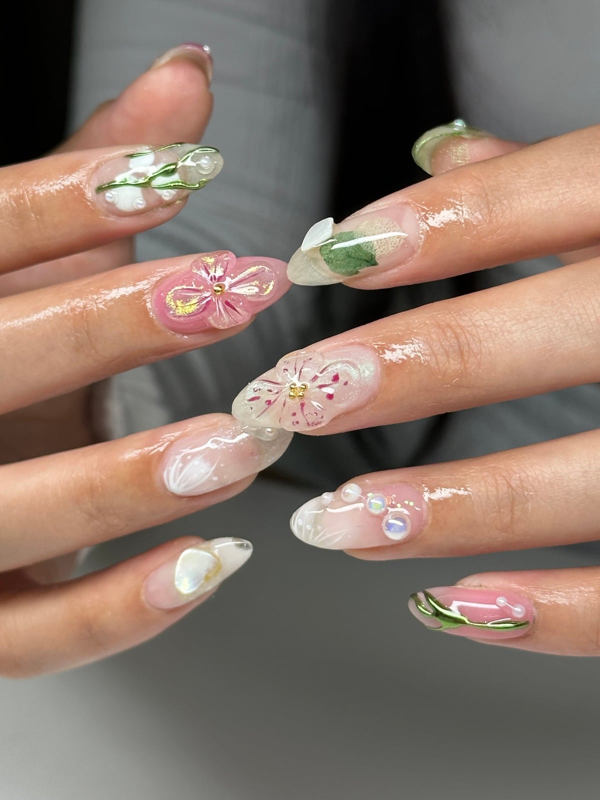 Medium Almond 3D Floral Designs Medium Almond 3D Floral Designs — 3D Nails Art Ideas