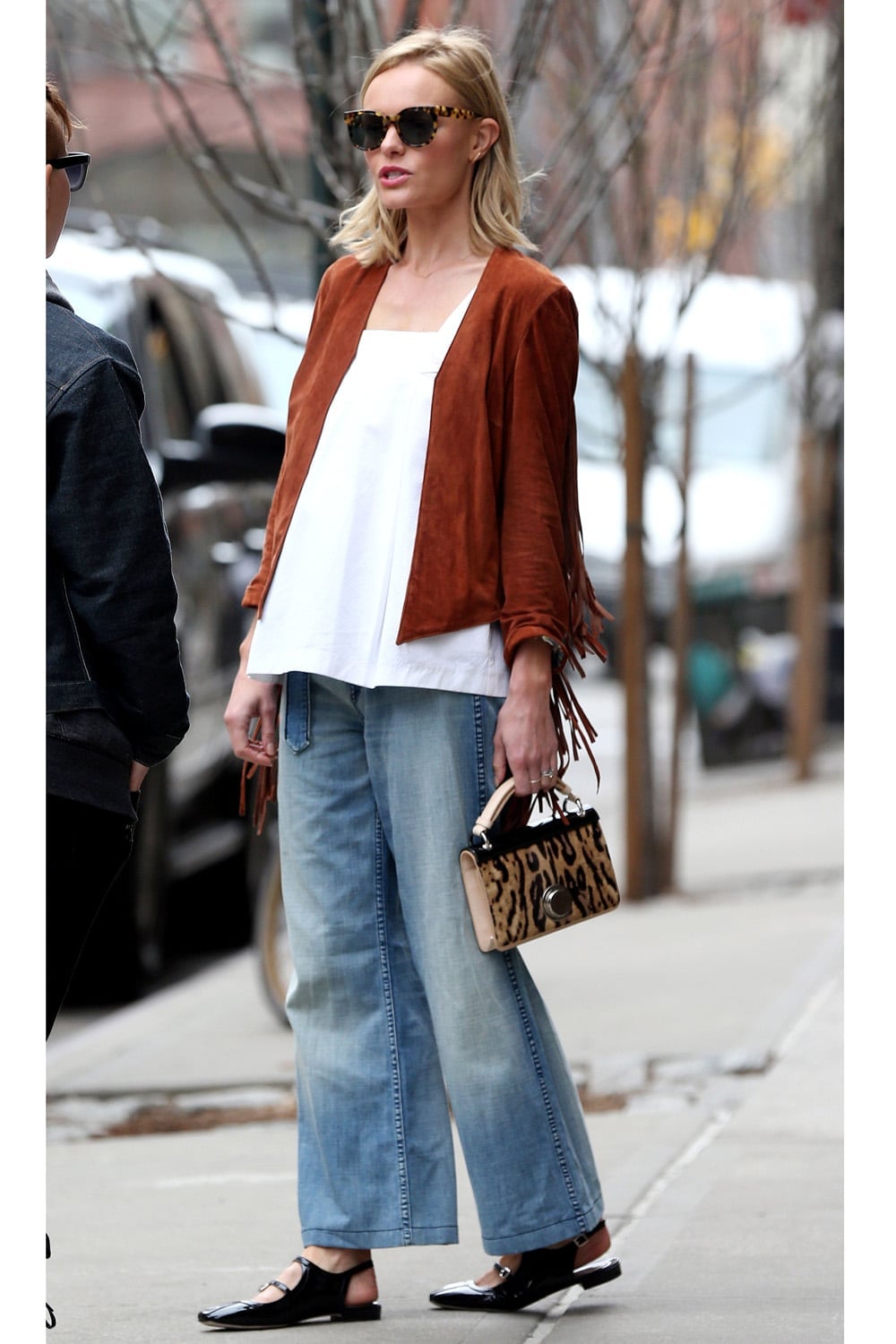 Fringed Suede Jacket and Wide-Leg Jeans Fringed Suede Jacket and Wide-Leg Jeans — 70s Style Inspiration