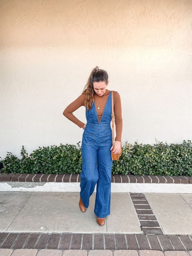 Denim Overalls with Turtleneck Denim Overalls with Turtleneck — 70s Style Inspiration