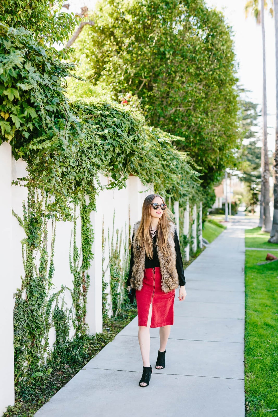 Corduroy Skirt and Faux Fur Vest Corduroy Skirt and Faux Fur Vest — 70s Style Inspiration