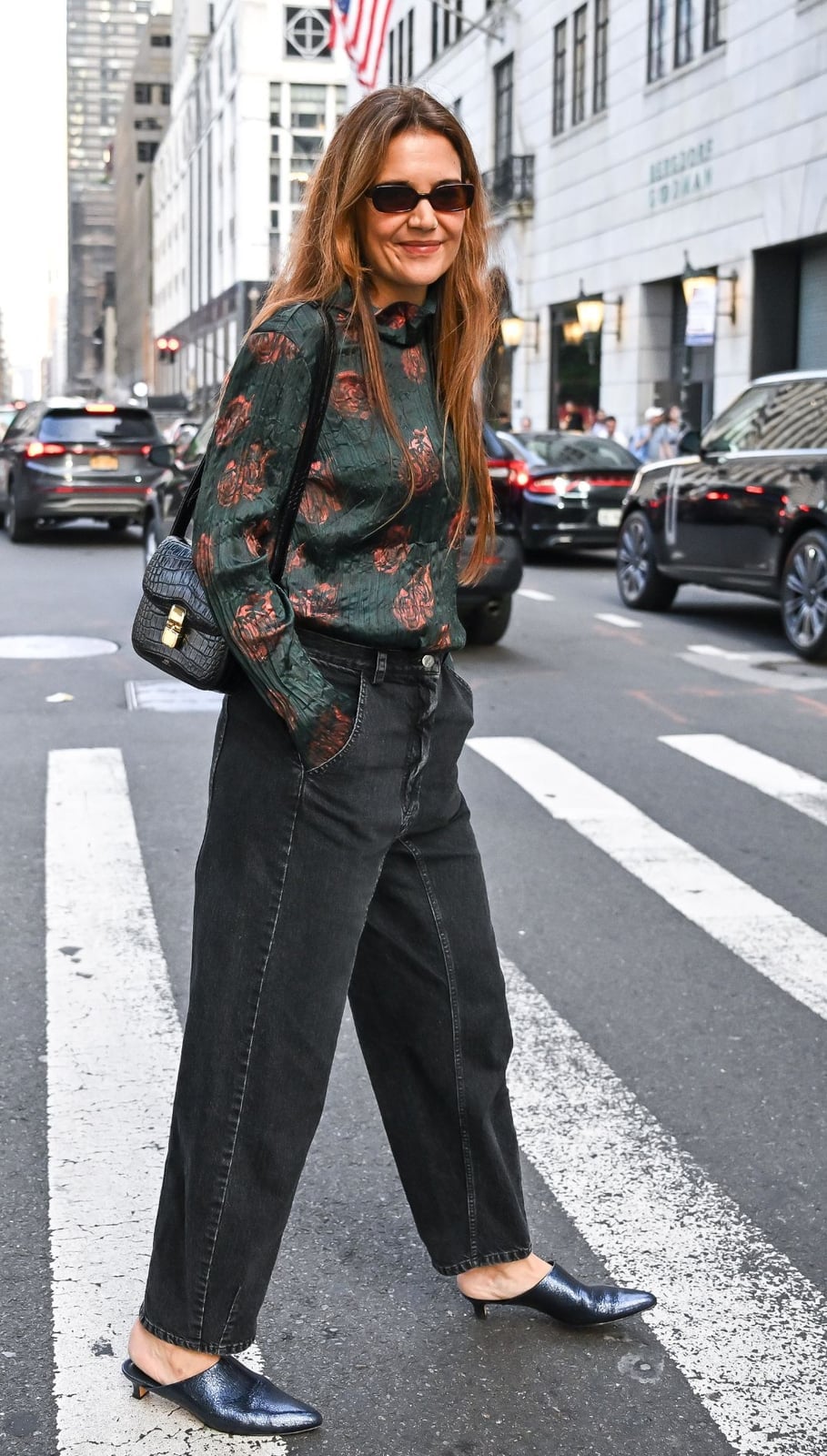 Green Printed Top With Black Barrel Leg Jeans — Aesthetic Black Barrel Jeans Outfit
