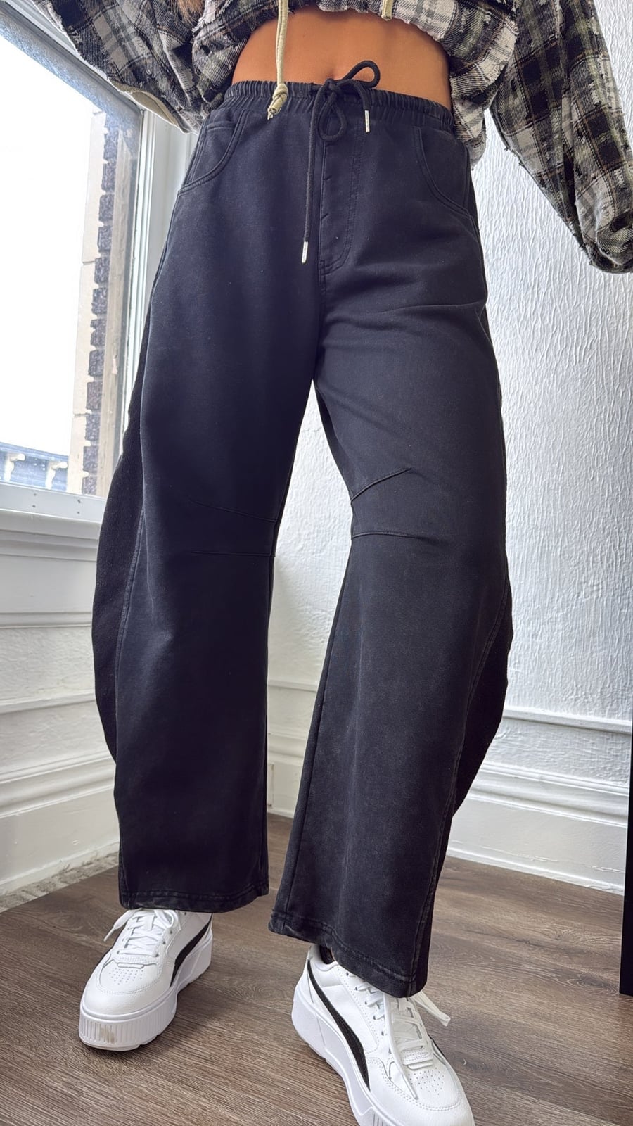 Plaid Flannel Shirt With Extreme Wide Leg Jeans — Aesthetic Black Barrel Jeans Outfit