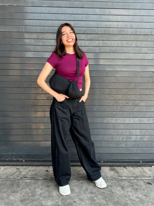 Magenta T-shirt With Black Barrel Leg Jeans — Aesthetic Black Barrel Jeans Outfit
