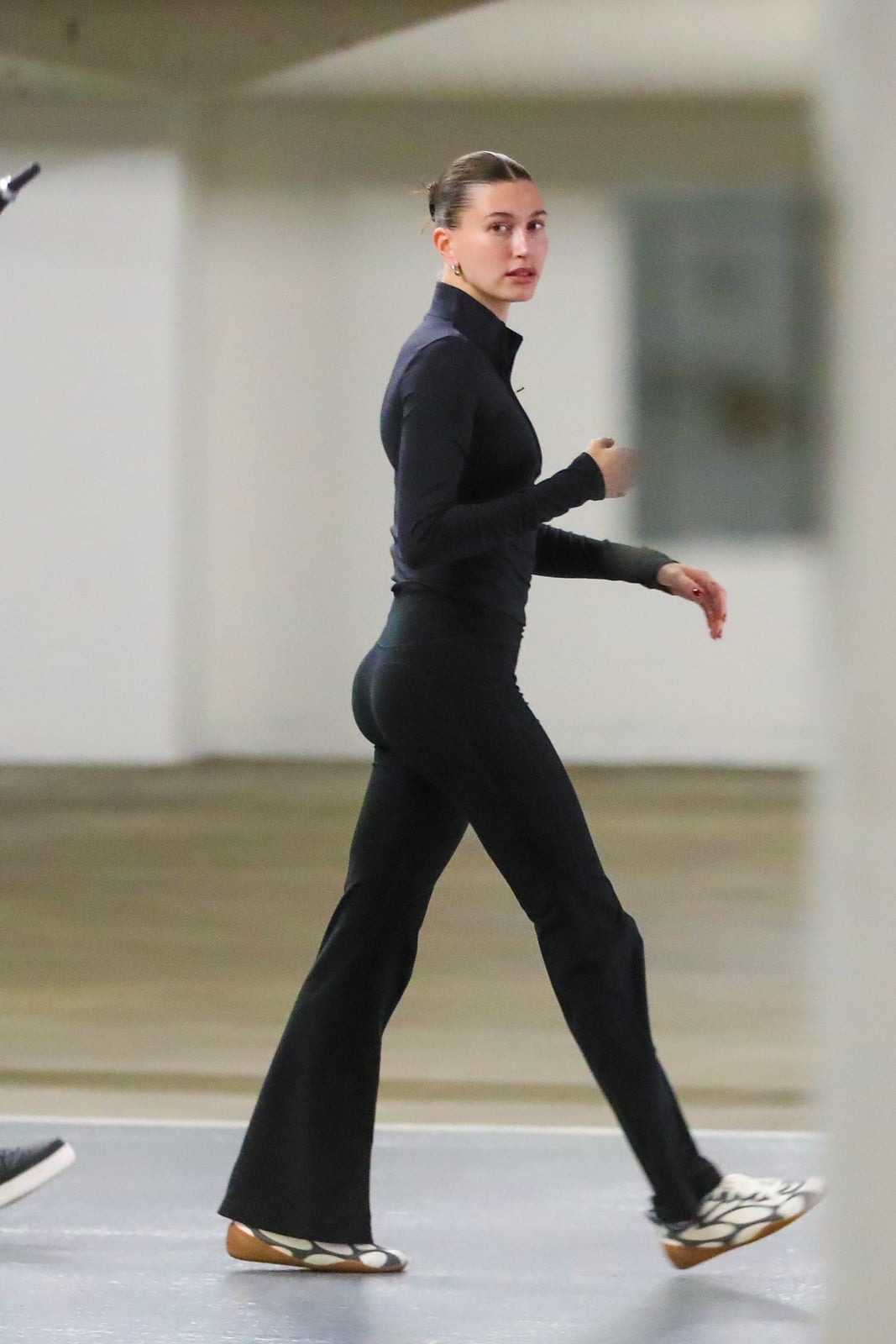 Athletic Black Flare Leggings Set Athletic Black Flare Leggings Set — Aesthetic Black Flare Leggings Outfit