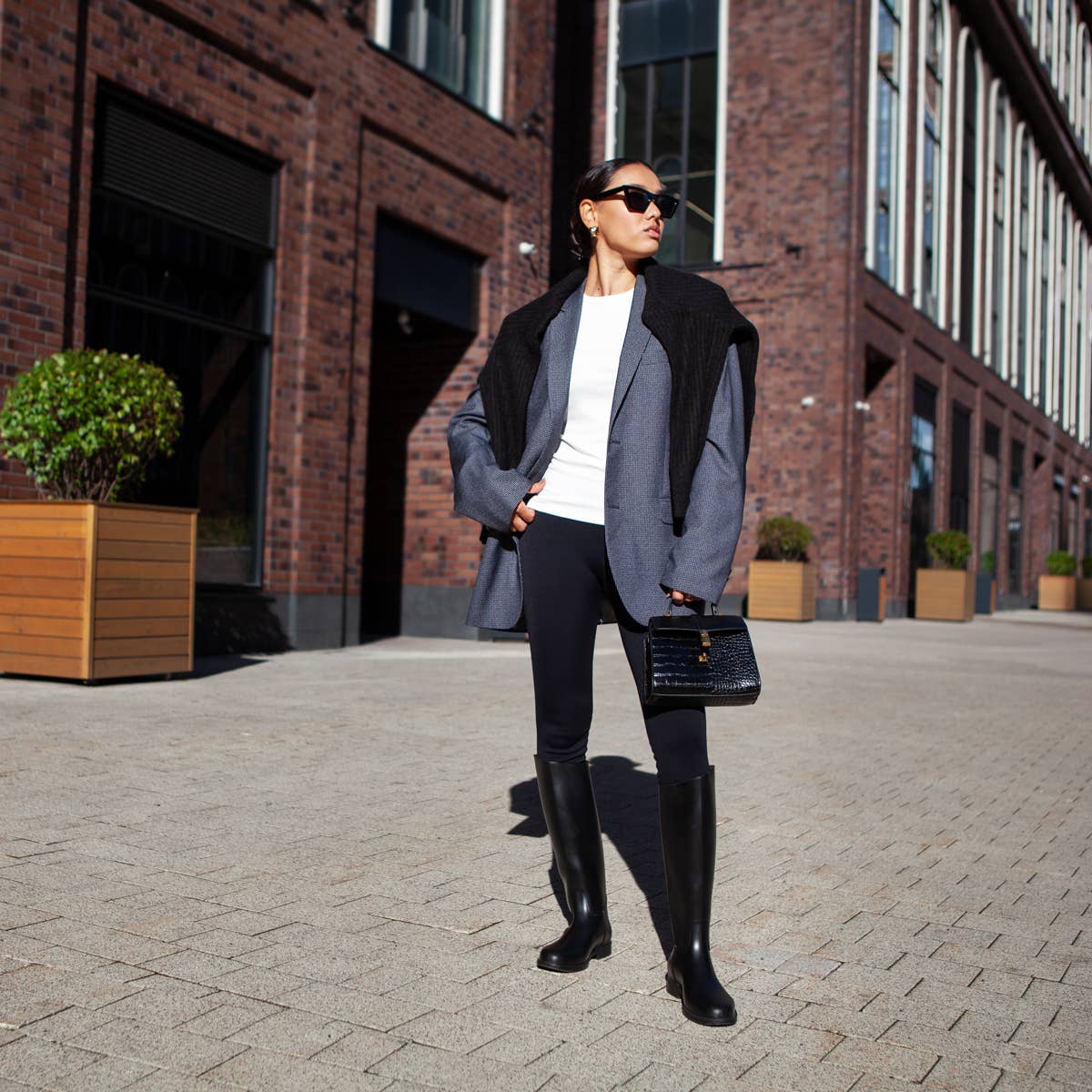 Gray Blazer With Black Leggings and White T-Shirt Gray Blazer With Black Leggings and White T-Shirt — Aesthetic Black Leggings Outfit