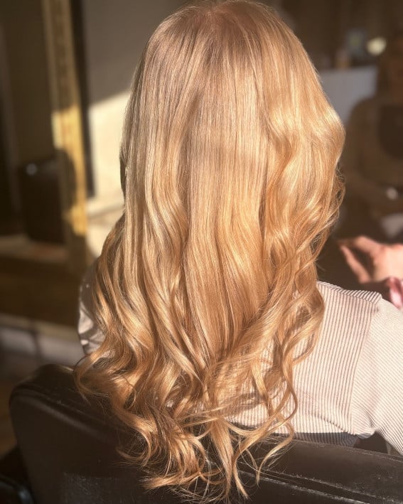 Warm Blonde Mid-Back With Loose Curls Warm Blonde Mid-Back With Loose Curls — Aesthetic Blonde Hair