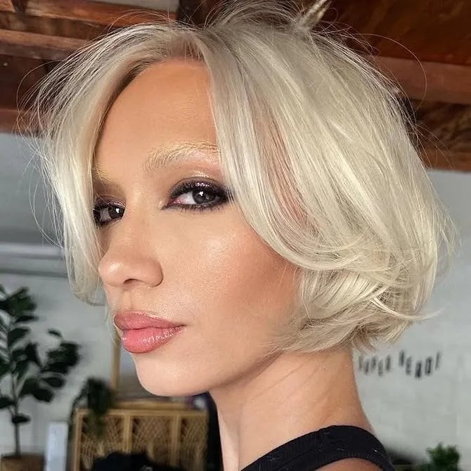 Sleek Chin Length Bob In Platinum Blonde Sleek Chin Length Bob In Platinum Blonde — Aesthetic Blonde Hair