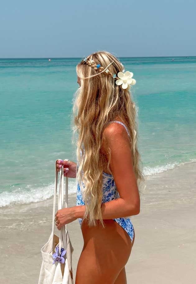 Warm Golden Blonde Mid-Back With Loose Waves Warm Golden Blonde Mid-Back With Loose Waves — Aesthetic Blonde Hair