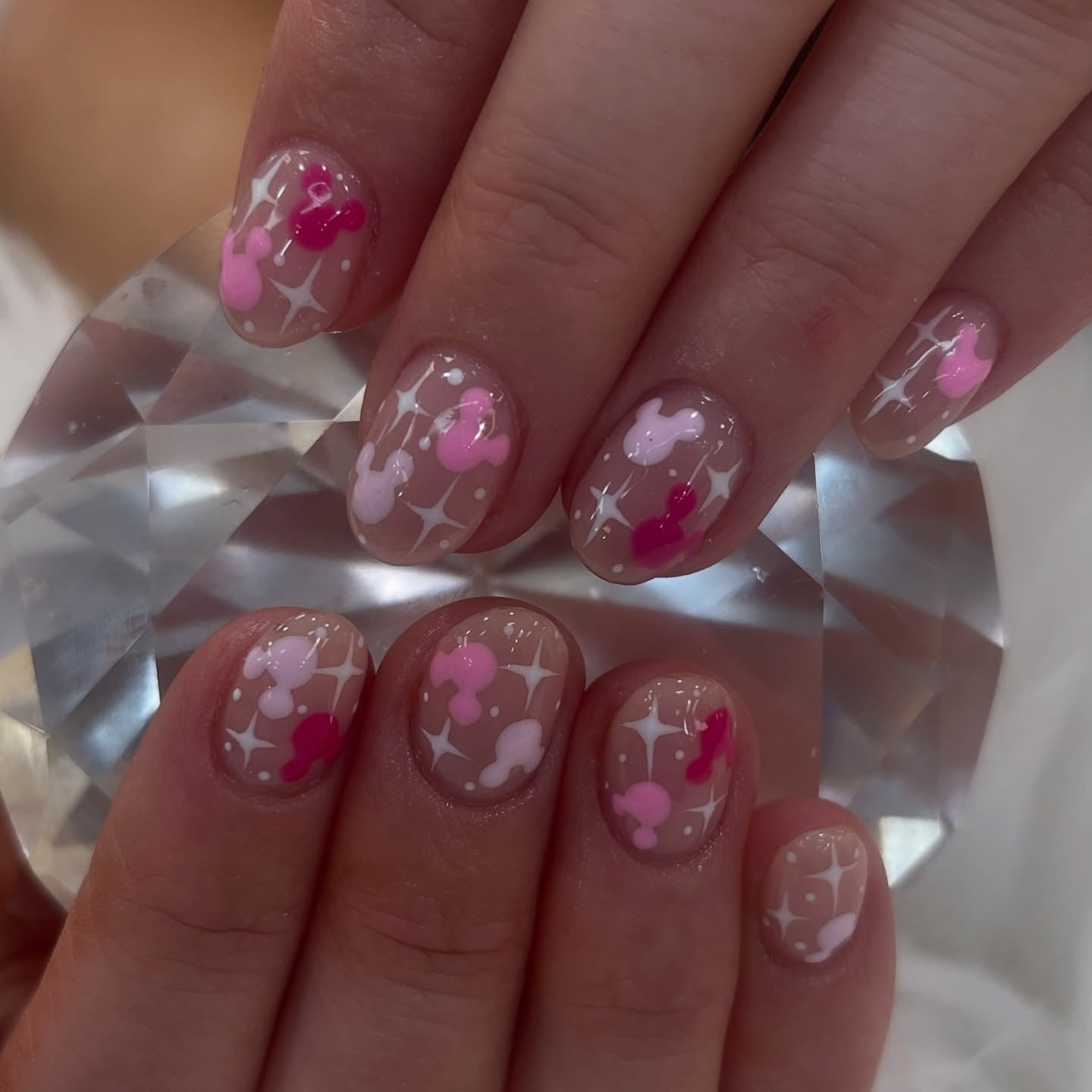 Short Oval Nude Pink Mickey Starburst Nails — Aesthetic Disney Nails