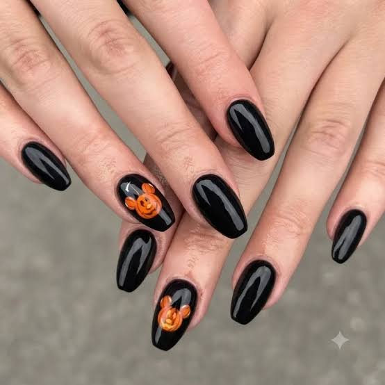 Medium Coffin Black Winnie Pooh Face Nails — Aesthetic Disney Nails