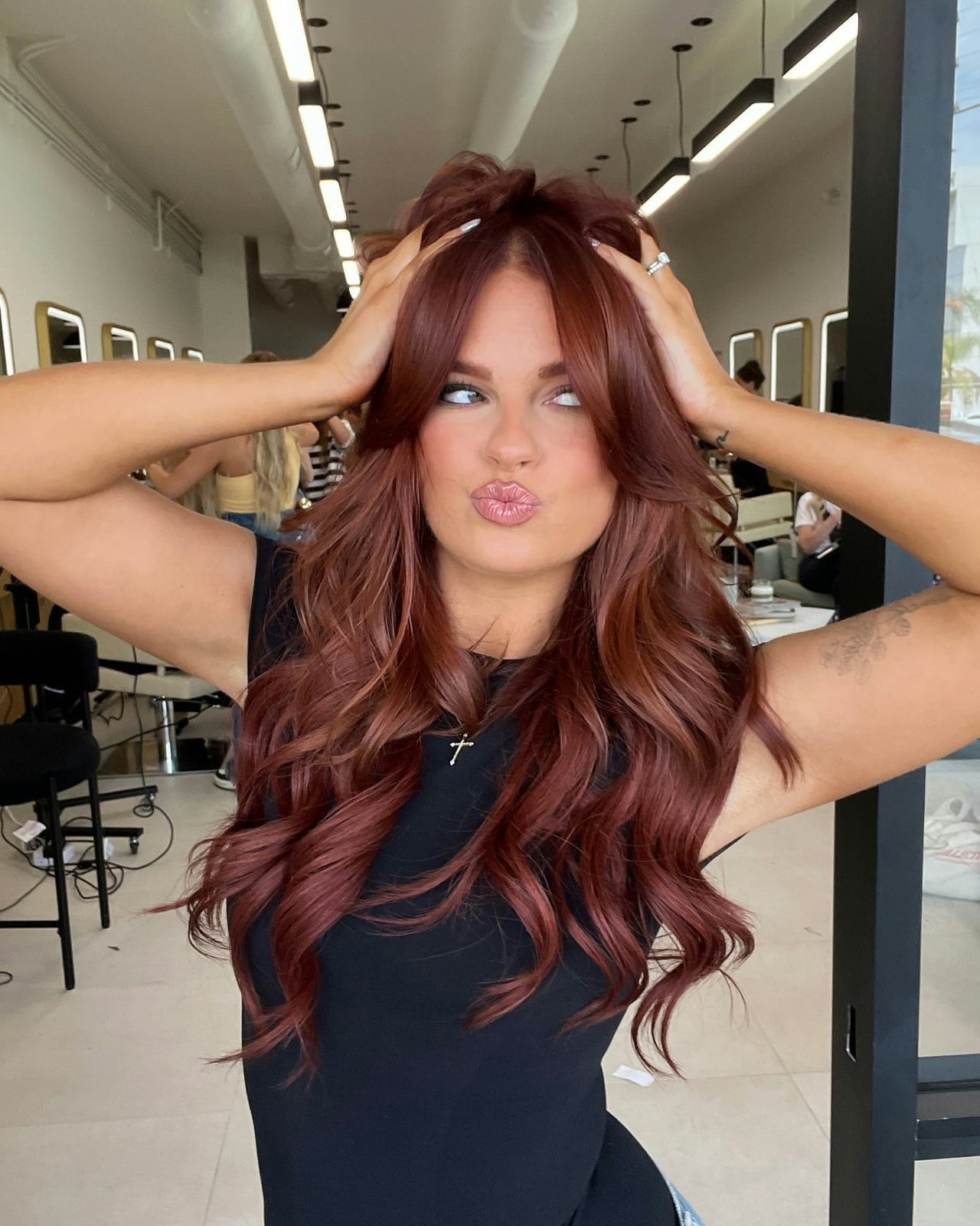 Mid-Back Deep Copper Red With Lighter Tones Mid-Back Deep Copper Red With Lighter Tones — Aesthetic Ginger Hair