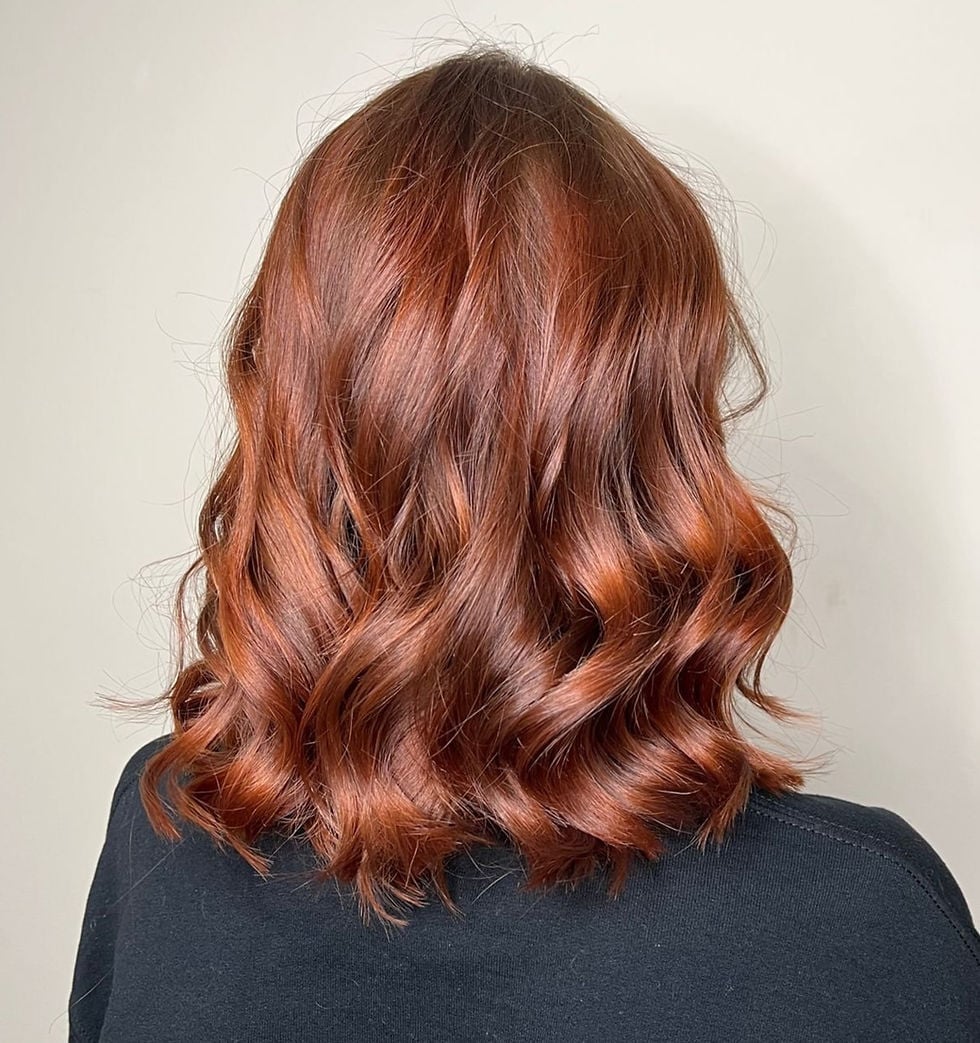 Collarbone Auburn Lob With Soft Waves Collarbone Auburn Lob With Soft Waves — Aesthetic Ginger Hair