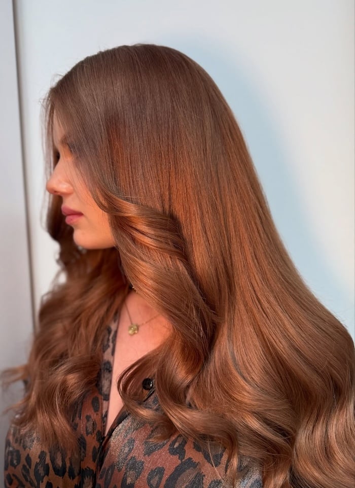Mid-Back Chestnut Ginger With Face-Framing Layers Mid-Back Chestnut Ginger With Face-Framing Layers — Aesthetic Ginger Hair
