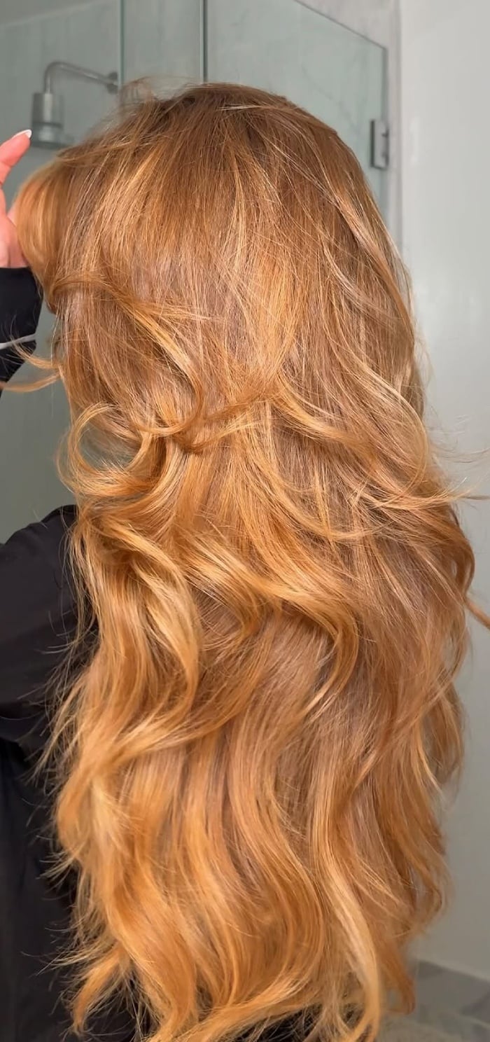 Mid-Back Copper With Lighter Copper Highlights Mid-Back Copper With Lighter Copper Highlights — Aesthetic Ginger Hair