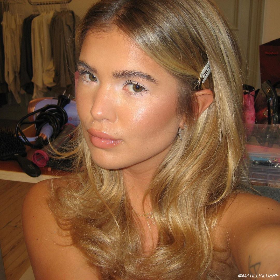 Collarbone Mousy Blonde With Golden Undertones — Aesthetic Golden Blonde Hair
