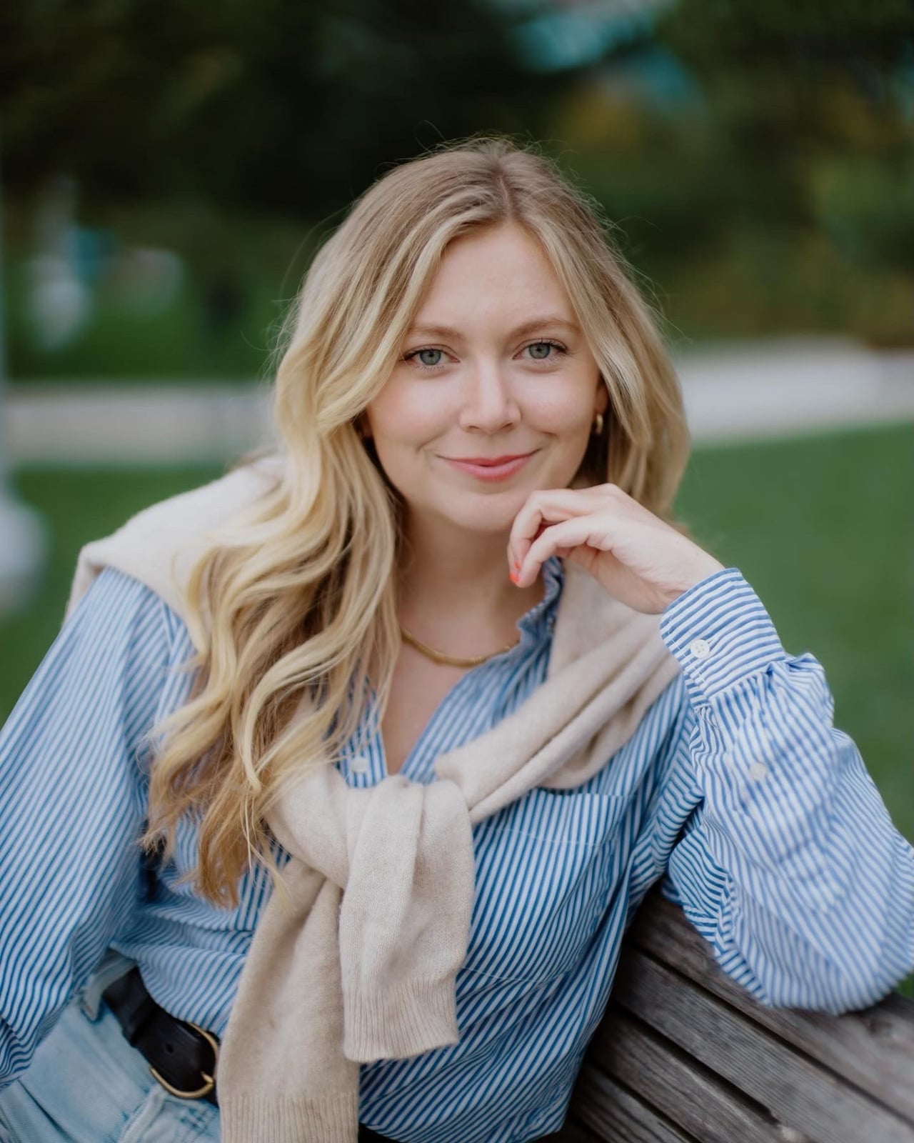 Collarbone Natural Blonde With Subtle Highlights — Aesthetic Golden Blonde Hair