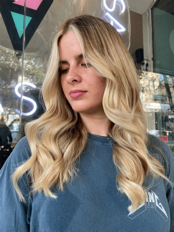 Shoulder Honey Blonde With Sun-Kissed Highlights — Aesthetic Golden Blonde Hair