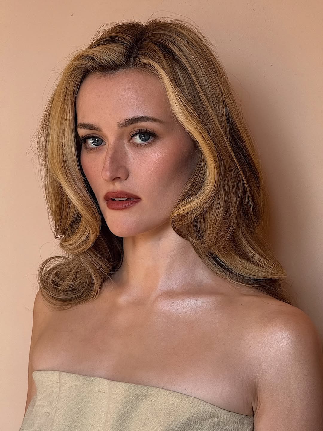 Shoulder Length Golden Blonde With Face-Framing Layers, Close-Up Take — Aesthetic Golden Blonde Hair