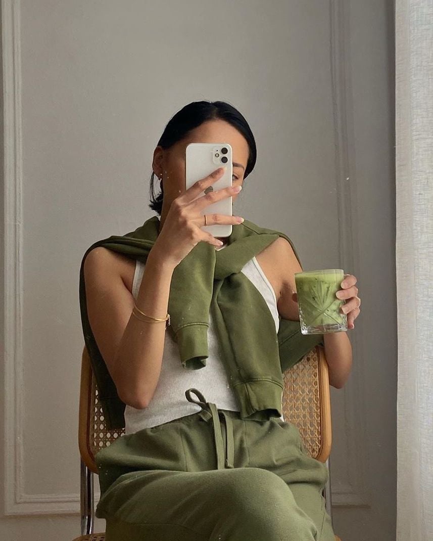 Olive Green Sweatpants With Draped Oversized Sweatshirt — Aesthetic Green Sweatpants Outfit