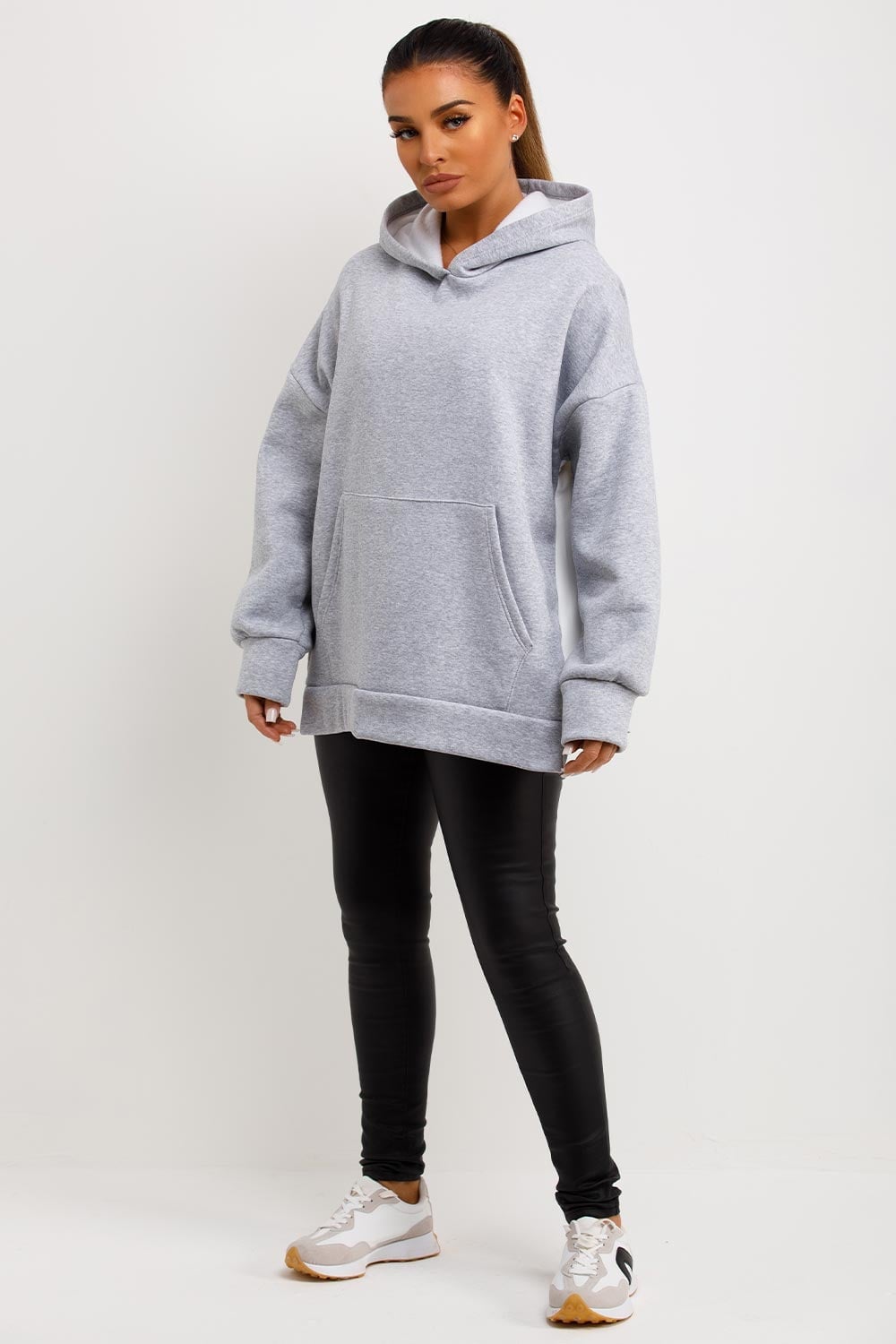 Oversized Gray Hoodie with Black Skinny Pants Oversized Gray Hoodie with Black Skinny Pants — Aesthetic Hoodie Outfits Women