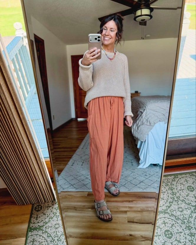 Crewneck Sweater and Crinkled Trousers Crewneck Sweater and Crinkled Trousers — Aesthetic Midsize Outfits