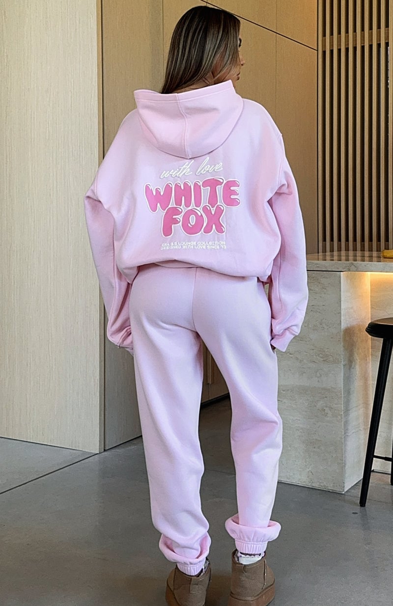 Oversized Pink Hoodie and Sweatpants With Brown Boots — Aesthetic Pink Hoodie Outfit