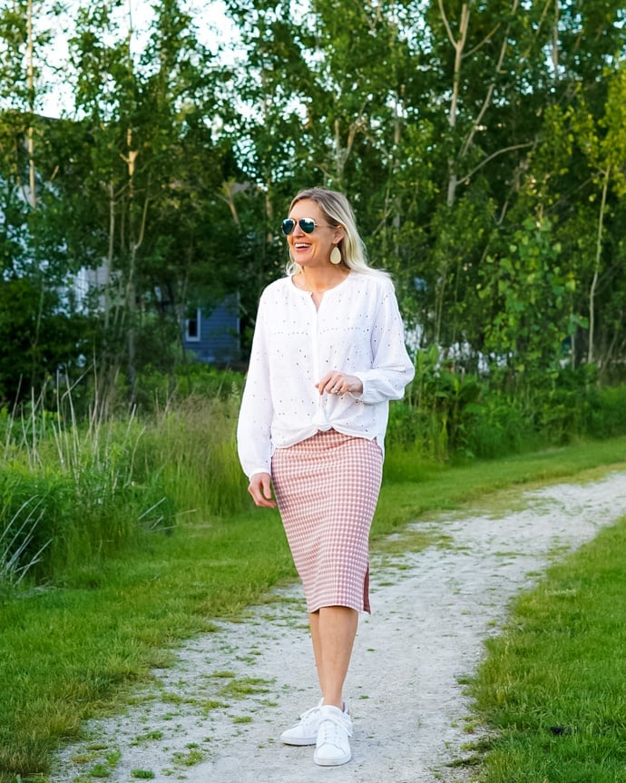 Pink Gingham Pencil Skirt With Eyelet Blouse Pink Gingham Pencil Skirt With Eyelet Blouse — Aesthetic Pink Skirt Outfit