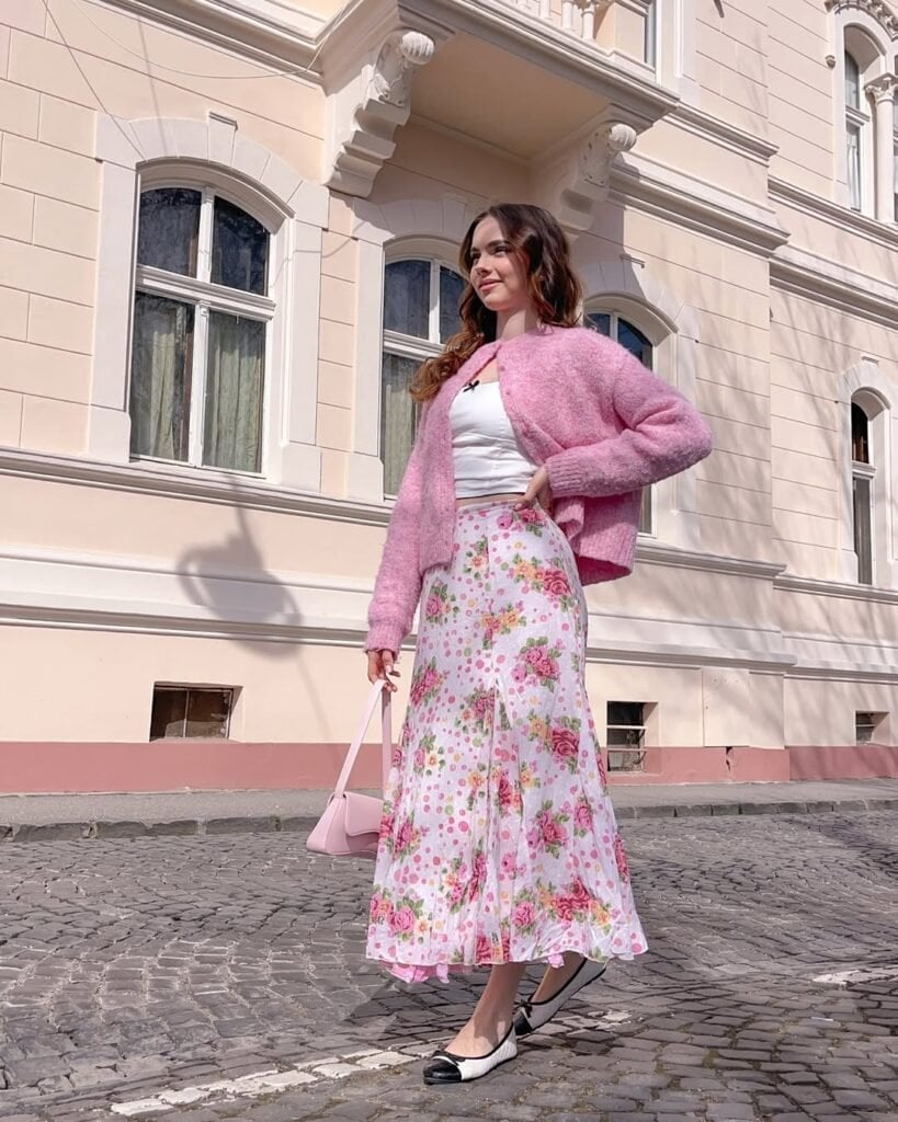 Floral Print A-Line Maxi Skirt With Pink Knit Cardigan Floral Print A-Line Maxi Skirt With Pink Knit Cardigan — Aesthetic Pink Skirt Outfit