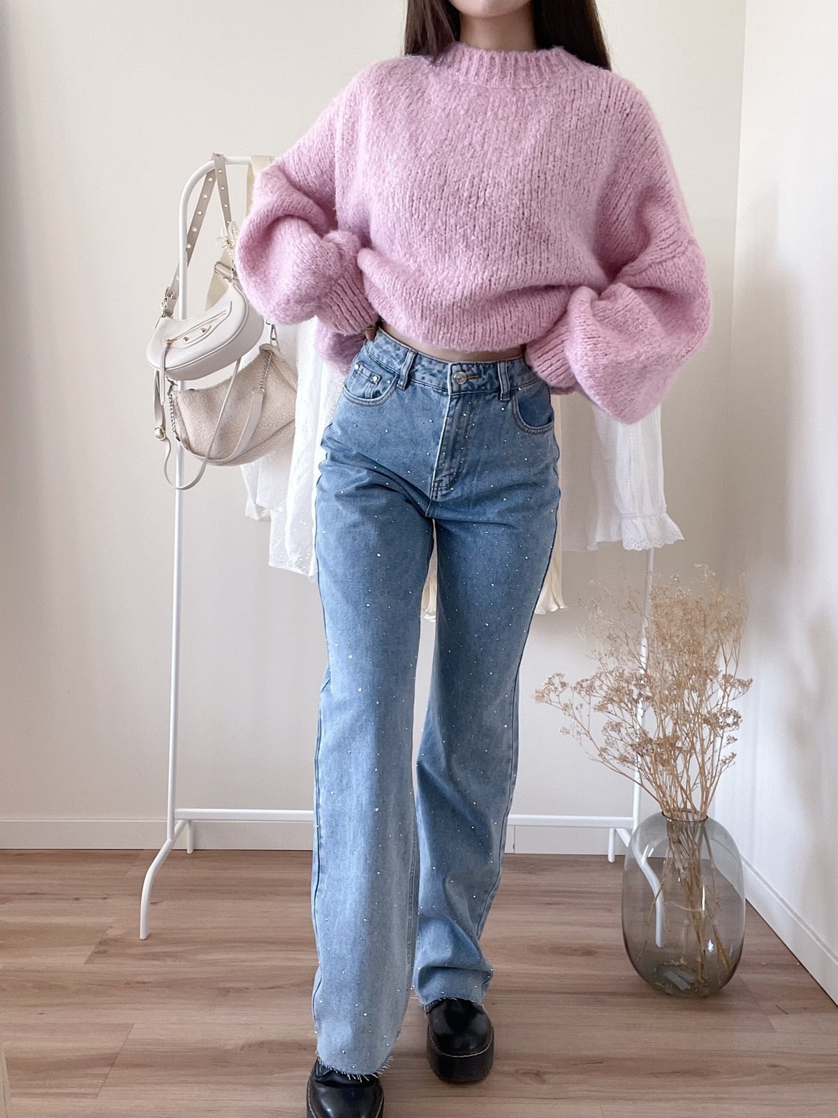 Oversized Pink Knit Sweater with Rhinestone Jeans Oversized Pink Knit Sweater with Rhinestone Jeans — Aesthetic Pink Sweater Outfit