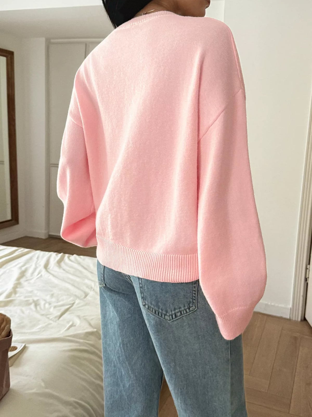 Loose-fit Pink Sweater with Denim Loose-fit Pink Sweater with Denim — Aesthetic Pink Sweater Outfit