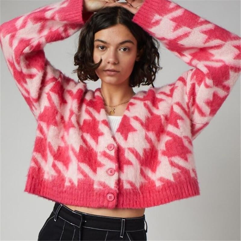 Cropped Fluffy Pink Houndstooth Cardigan Cropped Fluffy Pink Houndstooth Cardigan — Aesthetic Pink Sweater Outfit