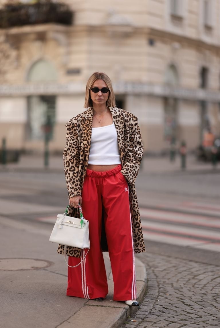 Streetwear Red Sweatpants With Leopard Coat Streetwear Red Sweatpants With Leopard Coat — Aesthetic Red Sweatpants Outfit
