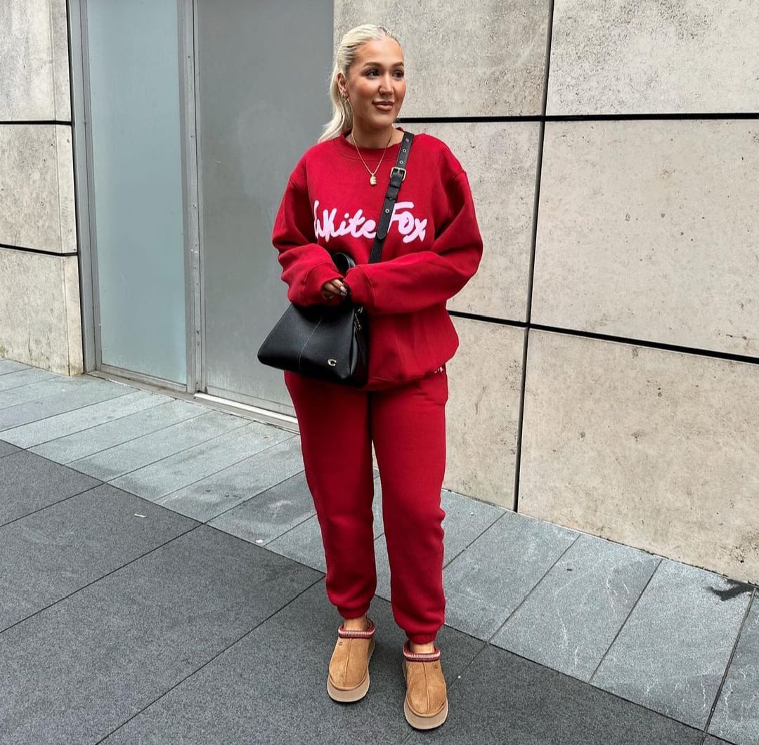 Monochromatic Red Sweatpants Set Monochromatic Red Sweatpants Set — Aesthetic Red Sweatpants Outfit