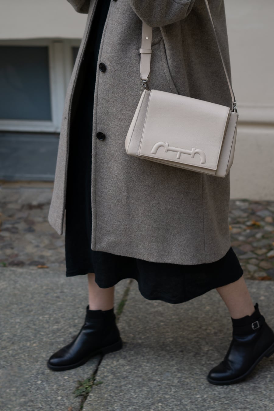 Gray Long Coat Over Black Dress with Cream Handbag Gray Long Coat Over Black Dress with Cream Handbag — Aesthetic Style Inspo