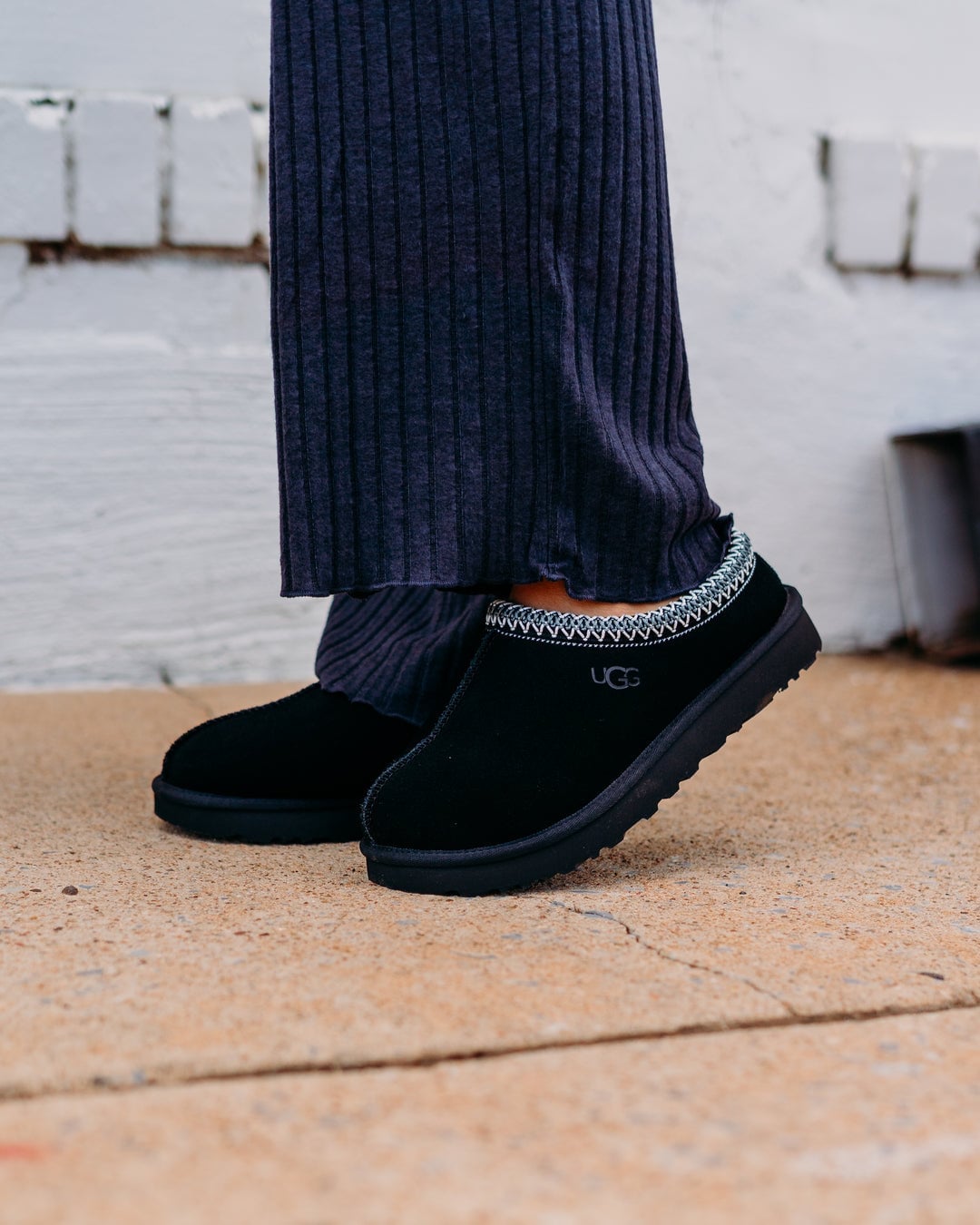 Black UGG Tasman Clogs with Navy Ribbed Trousers Black UGG Tasman Clogs with Navy Ribbed Trousers — Aesthetic Ugg Tasman Outfit