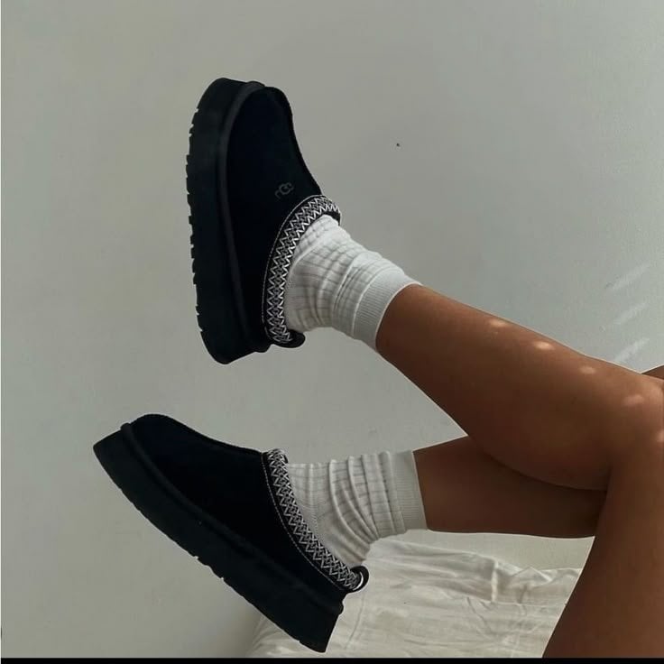 Black Platform UGG Slippers with White Crew Socks Black Platform UGG Slippers with White Crew Socks — Aesthetic Ugg Tasman Outfit