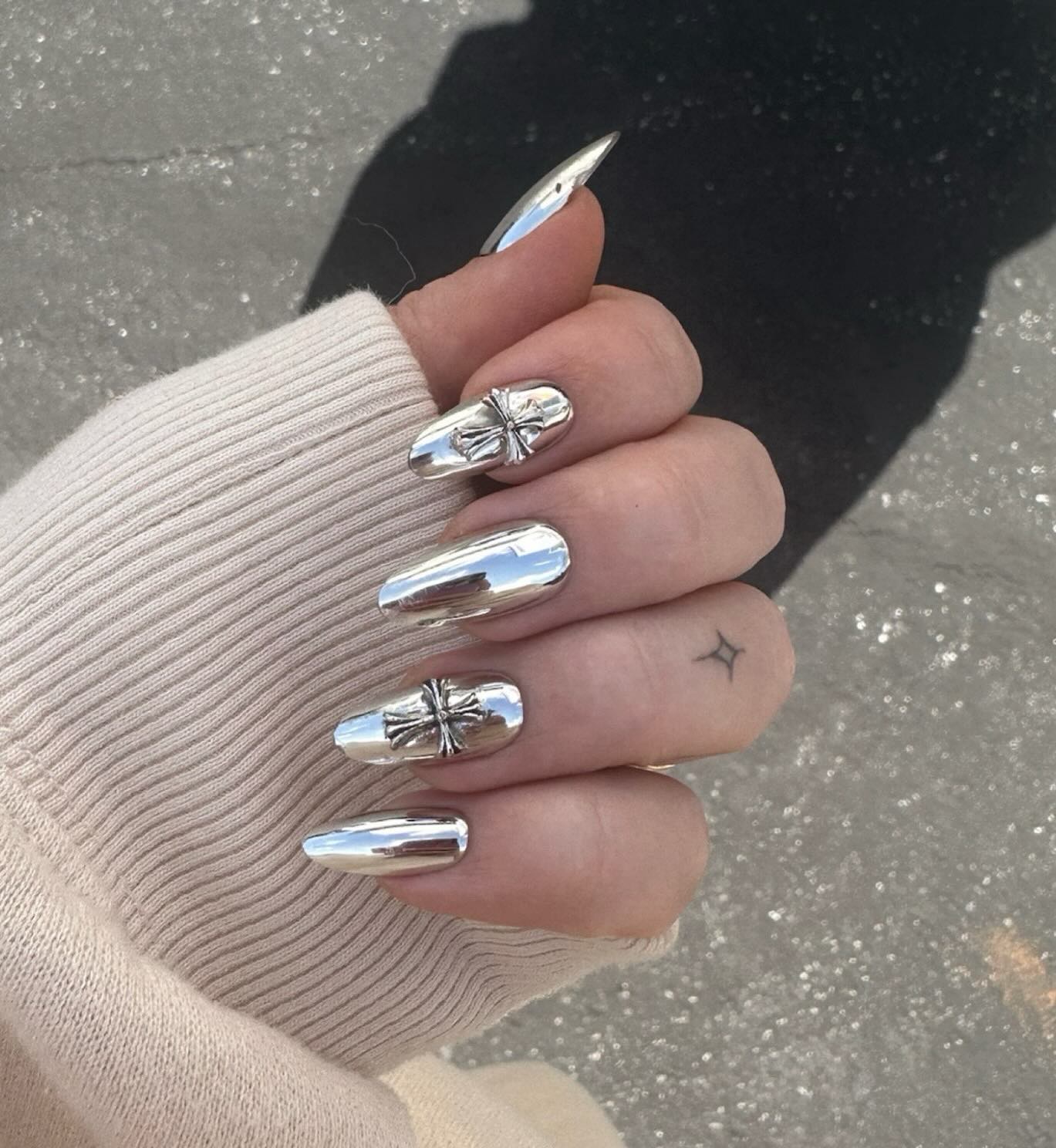 Silver Chrome Cross Charm Coffin Nails Silver Chrome Cross Charm Coffin Nails — Aesthetic University Nails