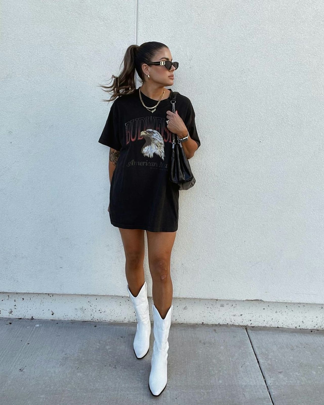 White Cowboy Boots with Oversized T-Shirt Dress White Cowboy Boots with Oversized T-Shirt Dress — Aesthetic White Boots Outfit
